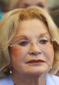 Людмила Максакова