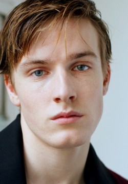 Луис Хофман