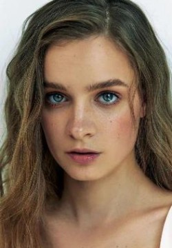 Анна Завтур