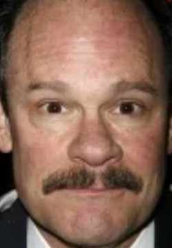 Итэн Филлипс