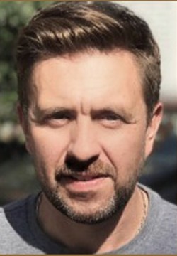 Влад Николаев