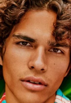 Алекс Айоно