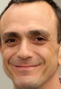 Хэнк Азария