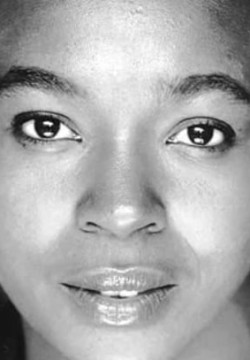 Надин Маршалл