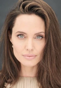 Анджелина Джоли