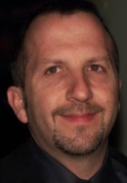 Арон Уорнер