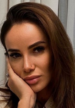 Айза Анохина