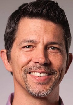 Даррен Т. Холмс