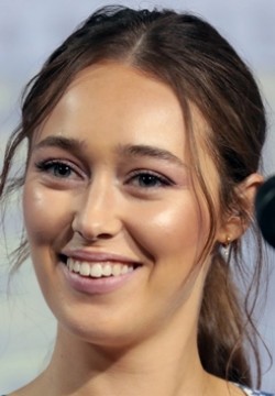 Алисия Дебнем-Кери