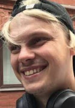 Денис Артамонов