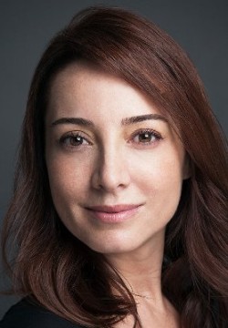 Долунай Сойсерт