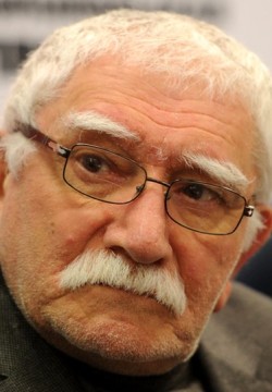 Армен Джигарханян