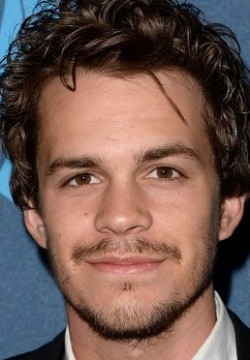 Джонни Симмонс