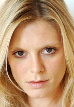 Эмилия Фокс