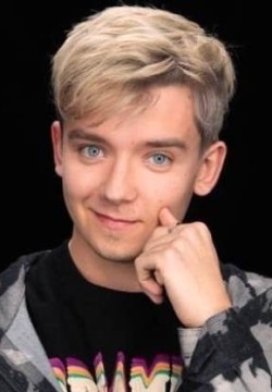 Эйса Баттерфилд