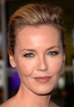 Конни Нильсен