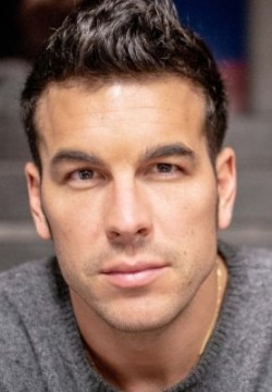 Марио Касас