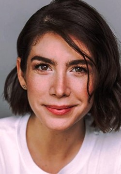 Николь Кавалес