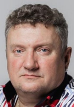 Олег Комаров