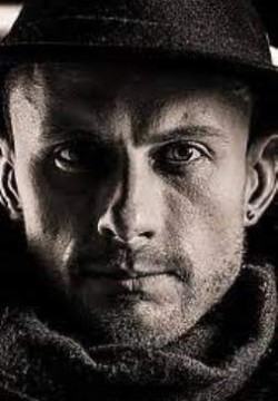 Роман Глова