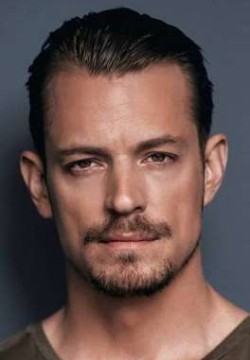 Юэль Киннаман