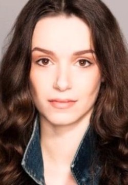 Александра Эссоу