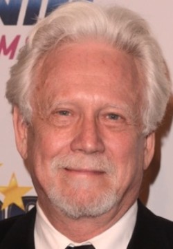 Брюс Дэвисон