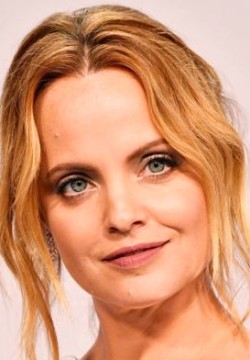 Мена Сувари